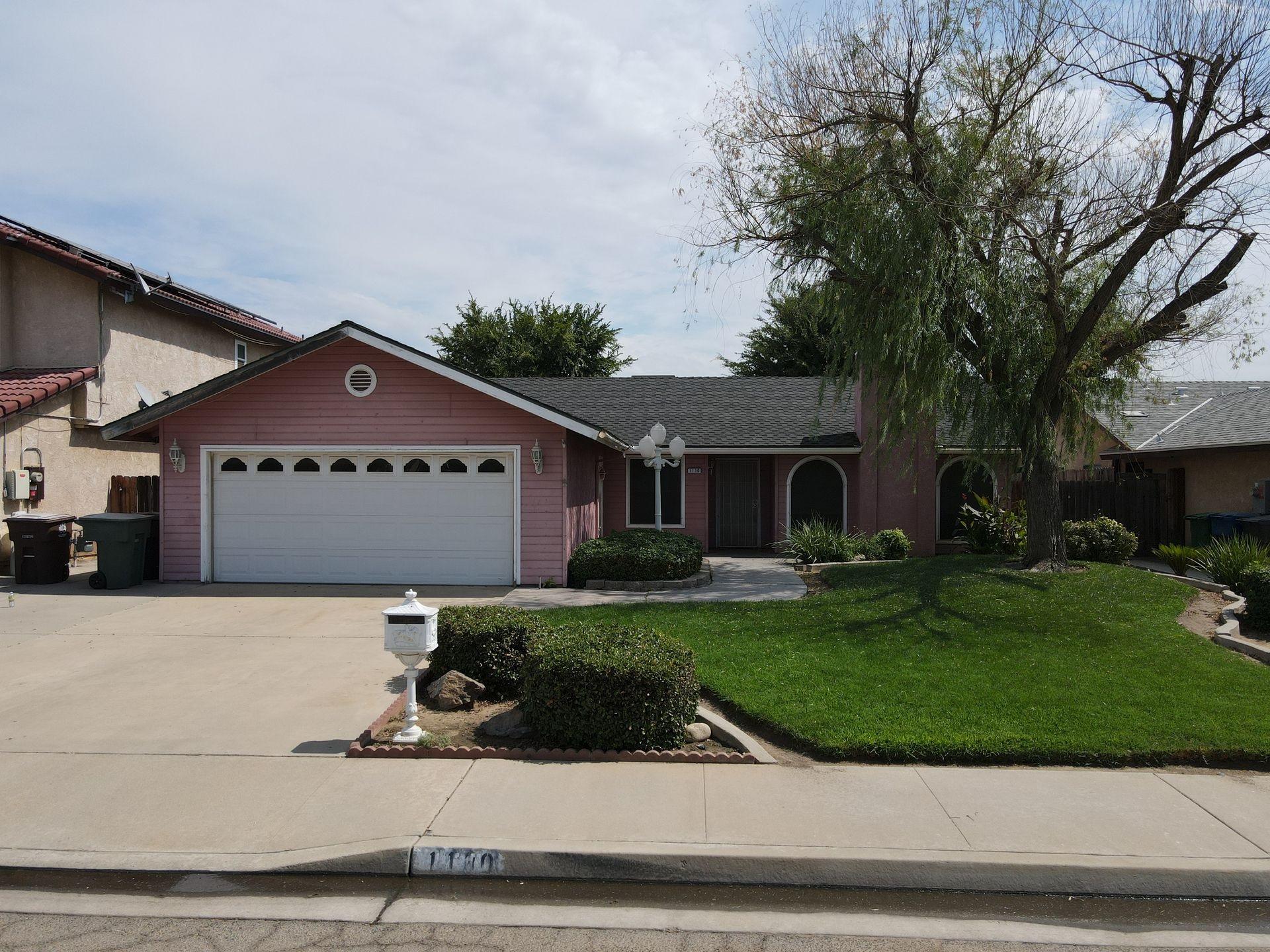 Lyon Ave, Sanger, CA 93657