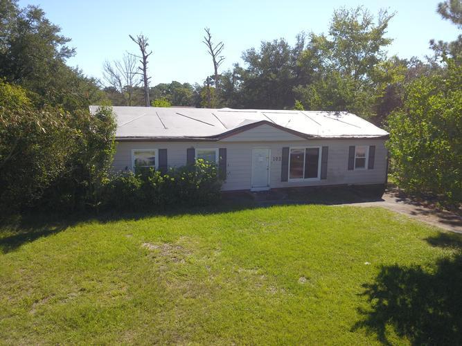 Riegel Dr, Hubert, NC 28539