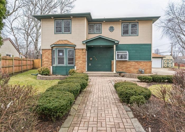 W Green Dr, Wheeling, IL 60090