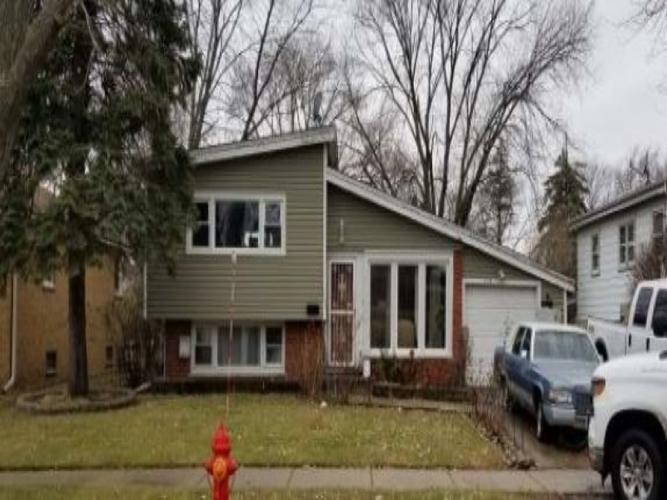 Ash St, Des Plaines, IL 60018