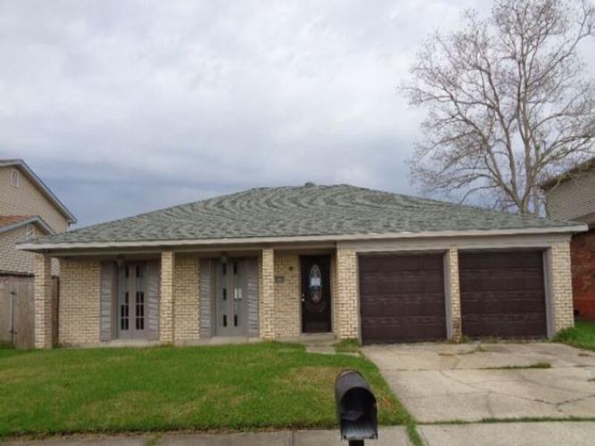 Knightway Dr, Gretna, LA 70056