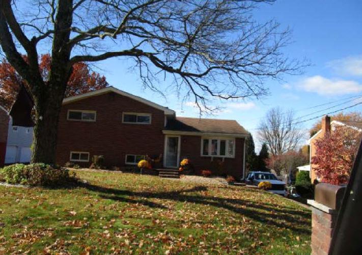 Salisbury Dr, Greensburg, PA 15601