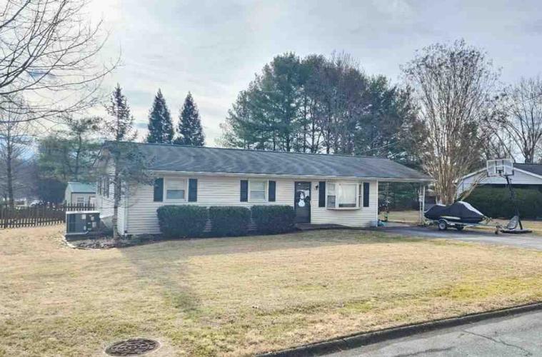Charway Dr, Johnson City, TN 37601