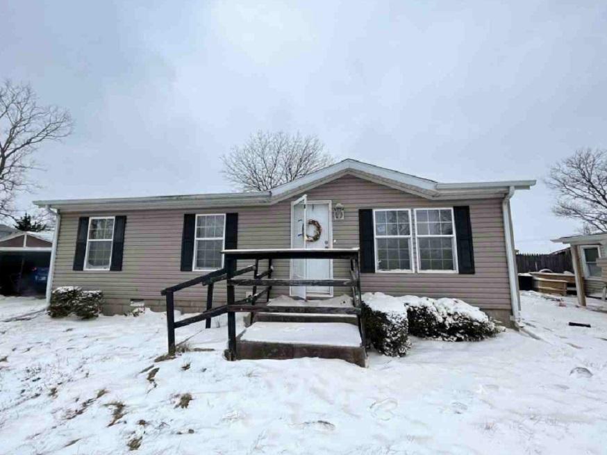 Fountain Lake Dr, Greenfield, IN 46140