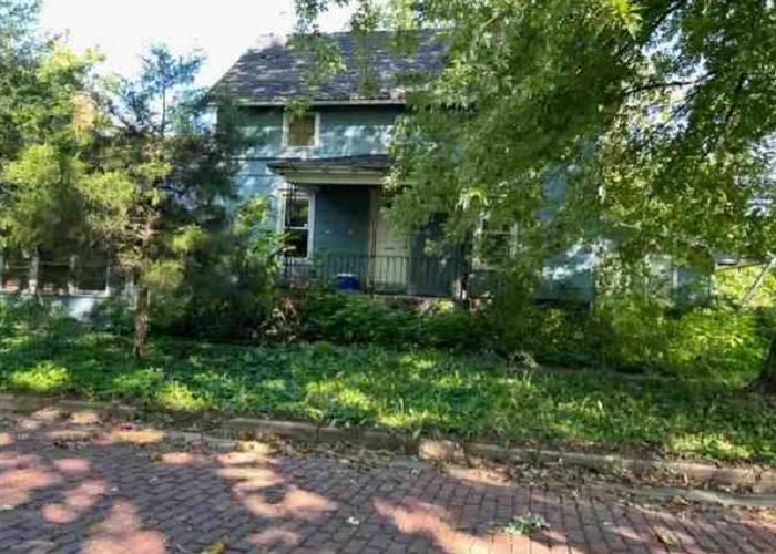 E Vine St, Piper City, IL 60959