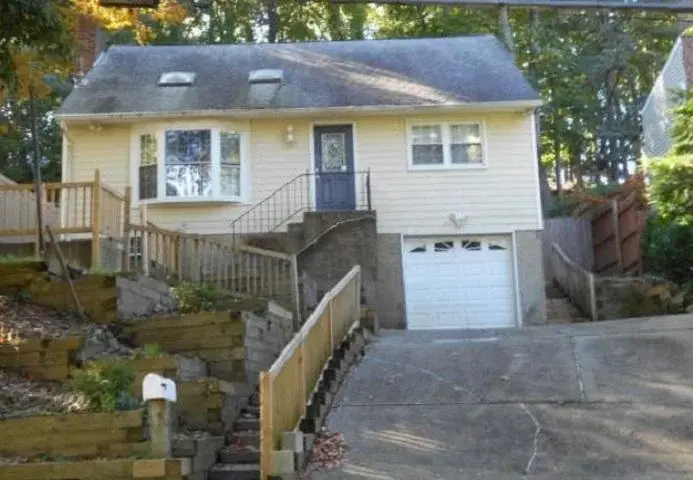 Norwood Ave, Northport, NY 11768