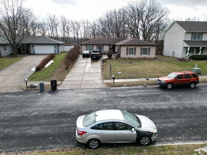 W Queens Court Rd, Peoria, IL 61614