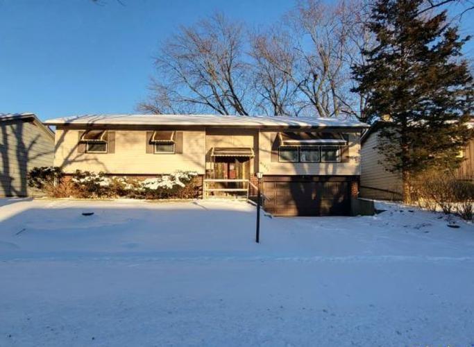 Hawthorne Ln, Hanover Park, IL 60133