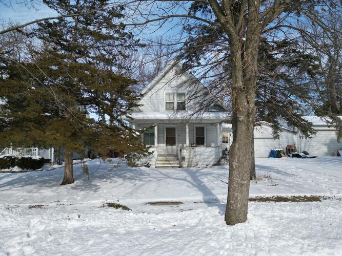 1st St Sw, Oelwein, IA 50662