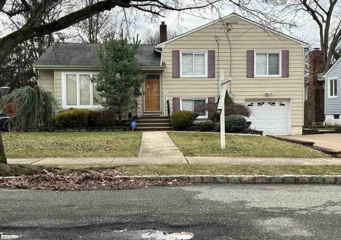 Woodland Ave, Verona, NJ 07044