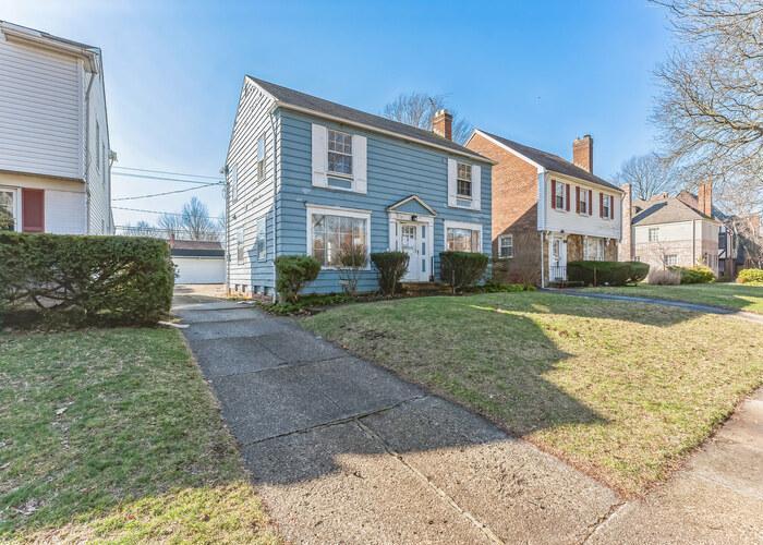 Scottsdale Blvd, Shaker Heights, OH 44122