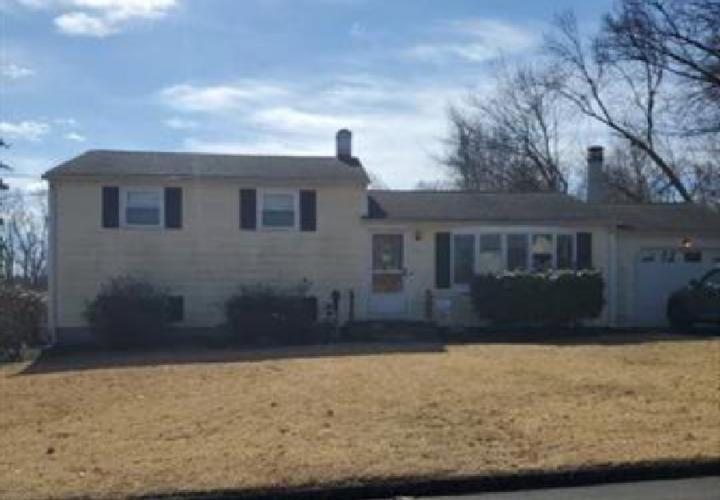 Saxony Dr, Warwick, RI 02886