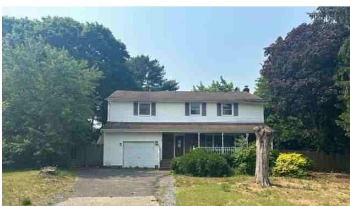 Arbor Ln, Centereach, NY 11720