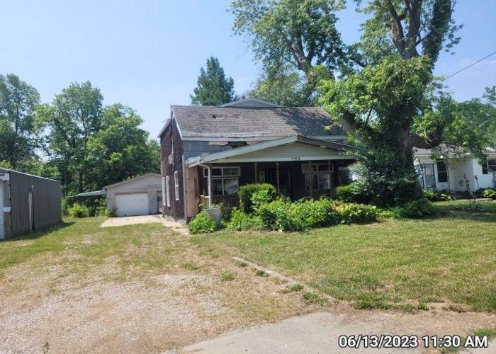 Prickett Ave, Edwardsville, IL 62025