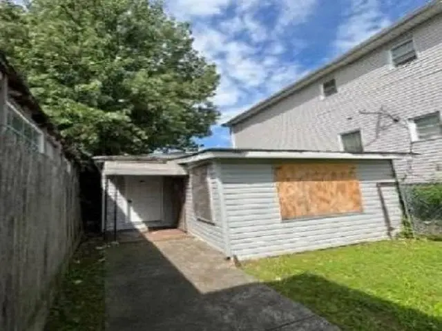 Amber St, Brooklyn, NY 11208