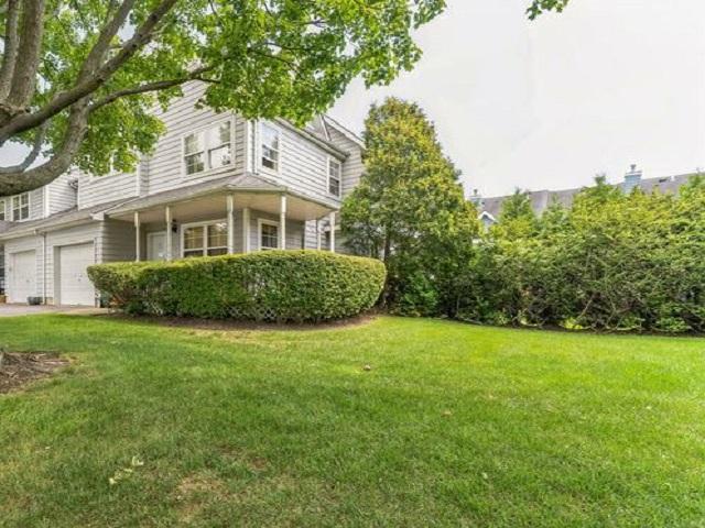 Smith St, Central Islip, NY 11722