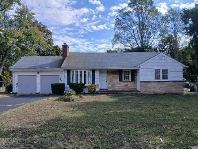 Bayview Ave, Amityville, NY 11701