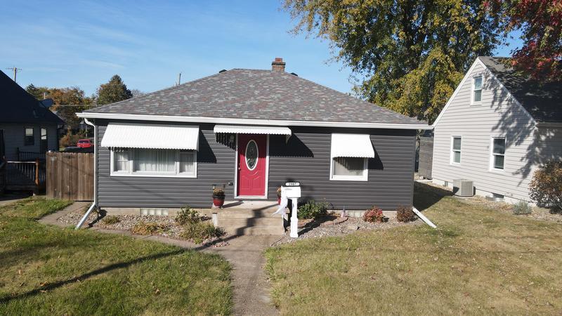 11th Avenue B, Moline, IL 61265