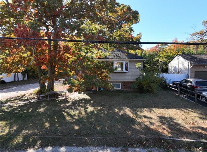 Moffitt Blvd, Islip, NY 11751