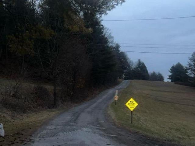 Oak Dr, Orrtanna, PA 17353