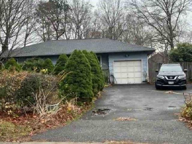 Somerset Ave, Mastic, NY 11950