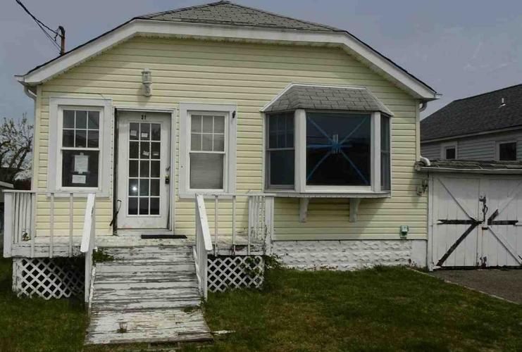 E Bedell St, Freeport, NY 11520