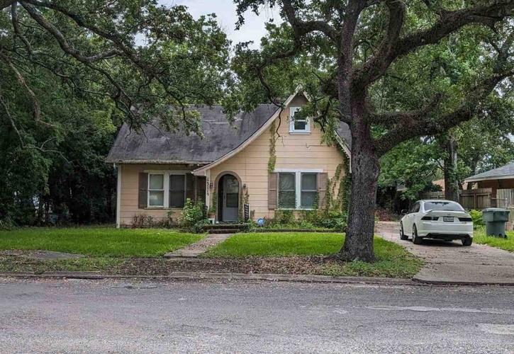 Woodrow Dr, Port Arthur, TX 77642
