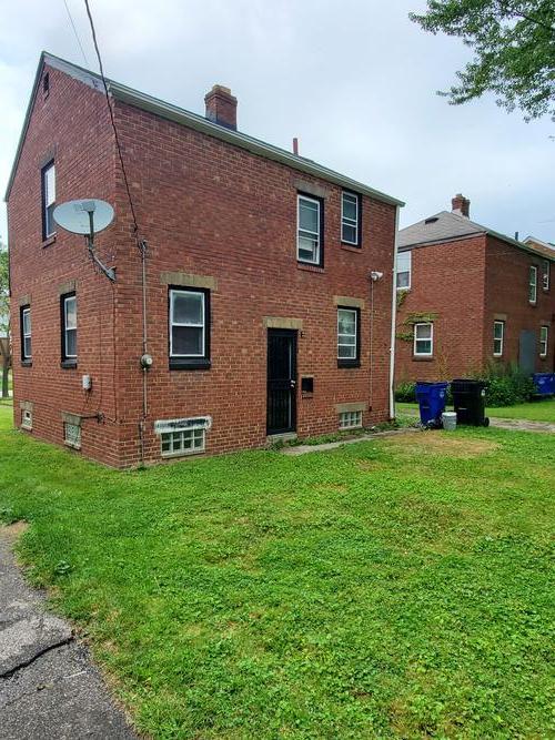 Throckley Ave, Cleveland, OH 44128