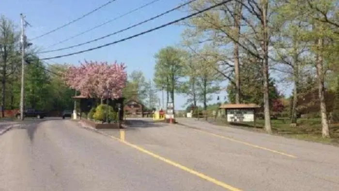 Stroud Ct, Dingmans Ferry, PA 18328