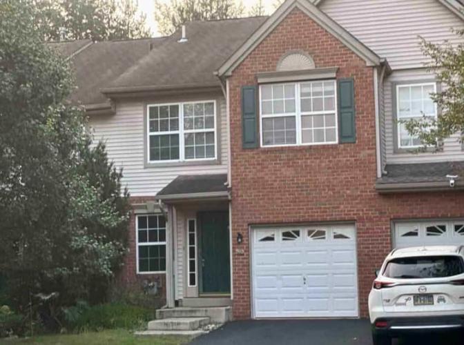 Jason Dr, Southampton, PA 18966