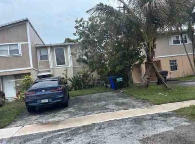 Sw 6th St, North Lauderdale, FL 33068
