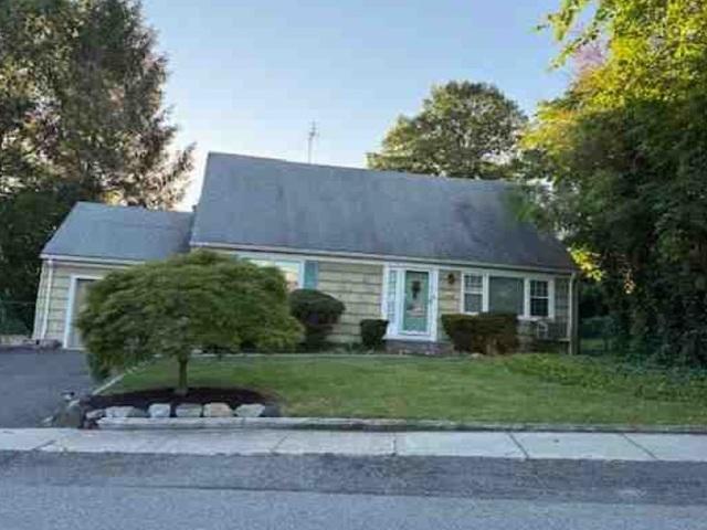 Glenwood Rd, Glen Head, NY 11545