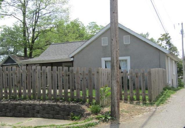 7th St, Bedford, IN 47421