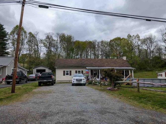 Lloyd Tolley Rd, Natural Bridge Station, VA 24579
