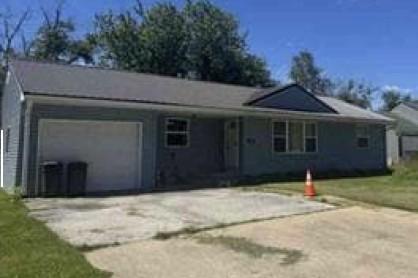 W Lakeview Ave, Centralia, MO 65240
