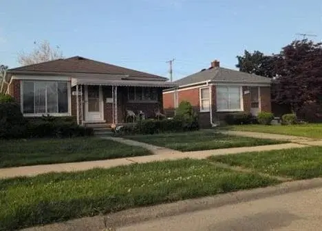 Holland Ave, Eastpointe, MI 48021