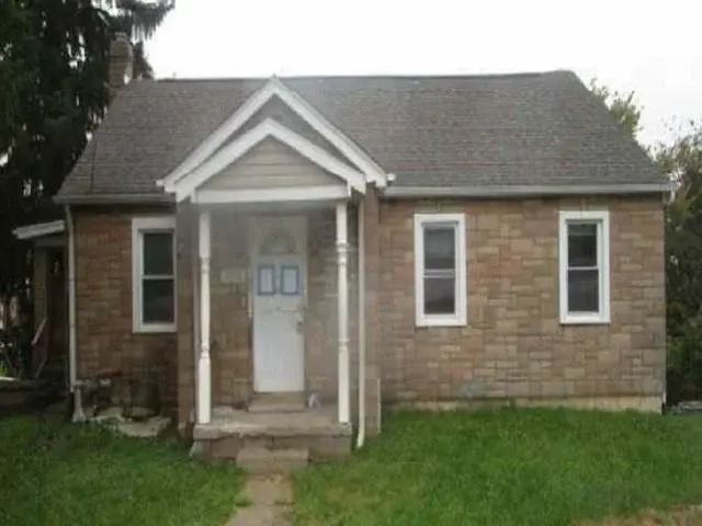 Clairton Rd, West Mifflin, PA 15122