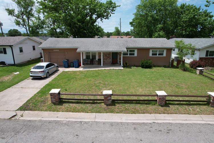 S Park Ave, Joplin, MO 64804