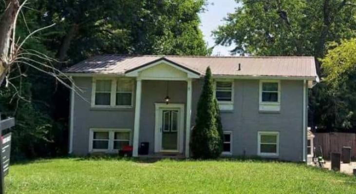 Moyna Dr, Hendersonville, TN 37075