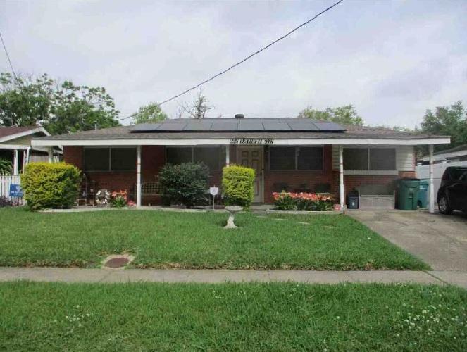 Azalea Dr, Westwego, LA 70094