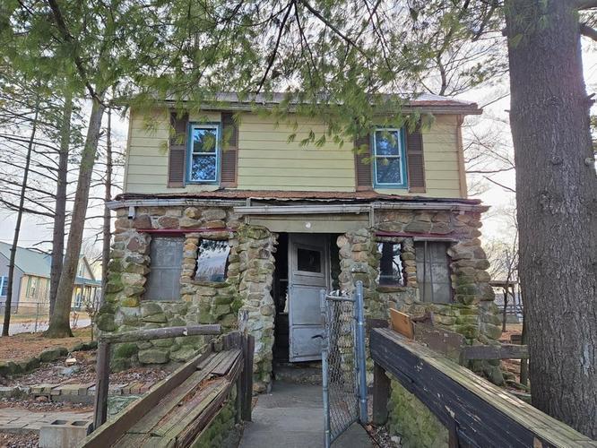 W Walnut St, Pleasantville, OH 43148
