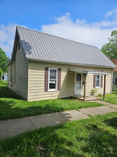 W Vine St, Mitchell, IN 47446