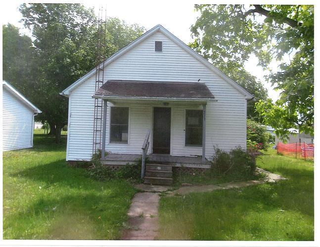 N 1st St, Witt, IL 62094