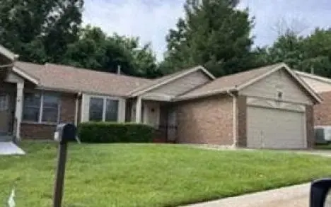 Dolphin Cir E, Florissant, MO 63033