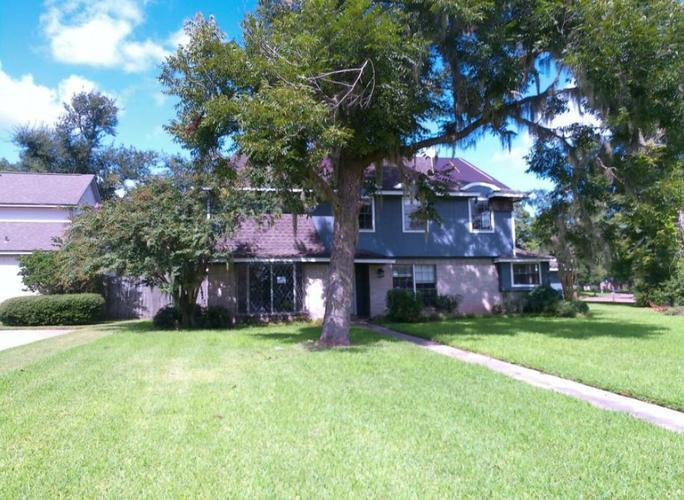 Banyan Ct, Lake Jackson, TX 77566