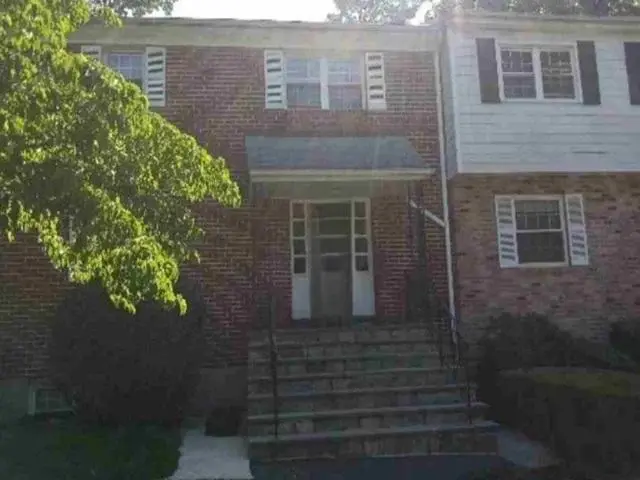 Woodland Hills Rd, White Plains, NY 10603