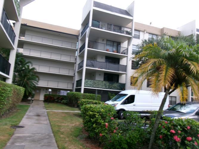 Woodlands Blvd, Tamarac, FL 33319
