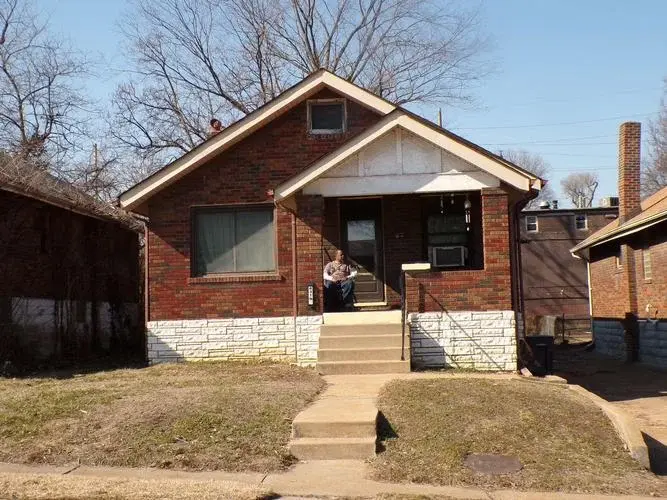 Rosewood Ave, Saint Louis, MO 63120