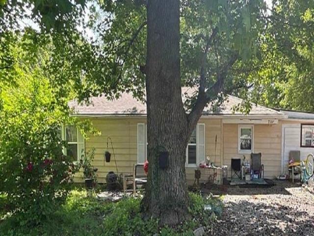 Boclair Dr, East Saint Louis, IL 62207