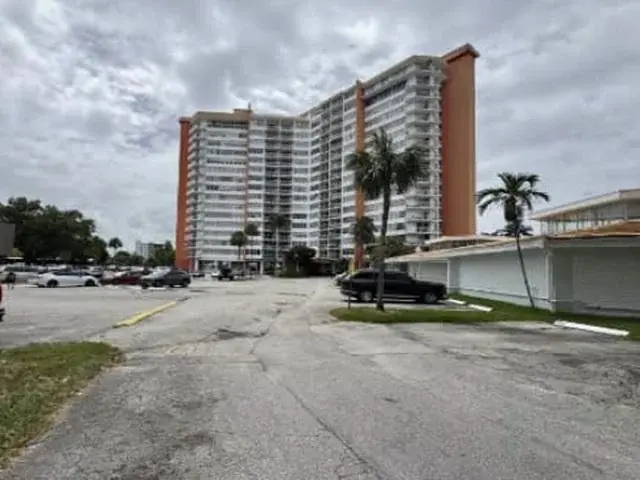 Ne Miami Gardens Dr, Miami, FL 33179